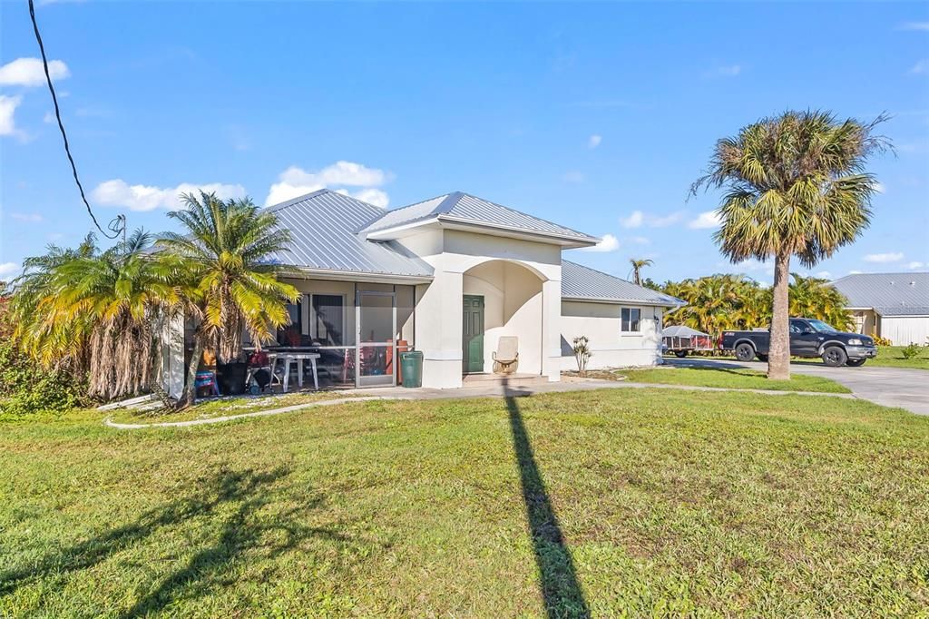 Active With Contract: $374,999 (3 beds, 2 baths, 1874 Square Feet)