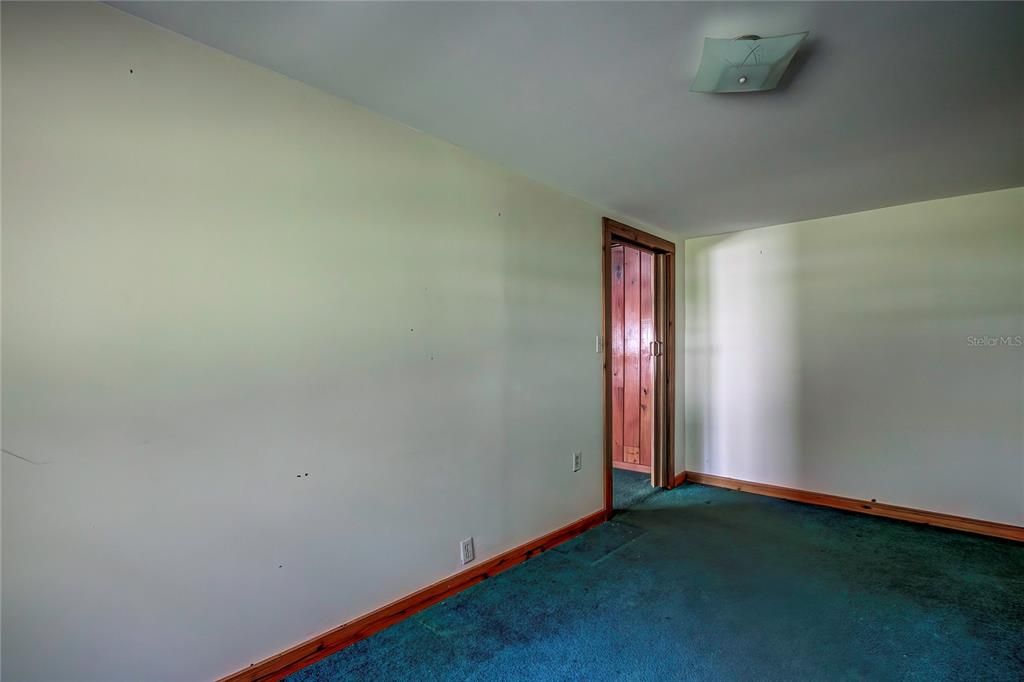 For Sale: $115,000 (2 beds, 1 baths, 927 Square Feet)