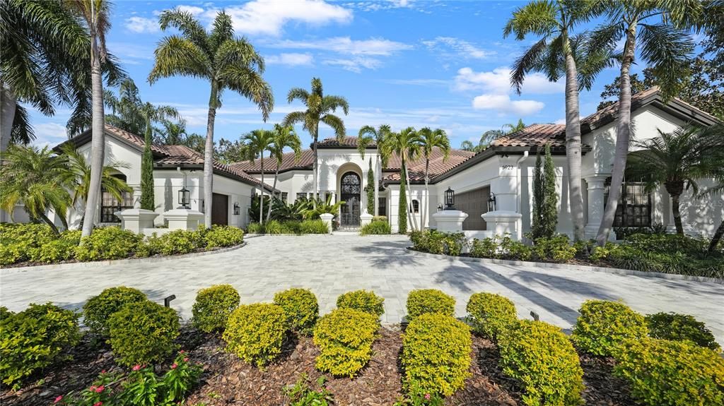 For Sale: $4,695,000 (5 beds, 5 baths, 6600 Square Feet)