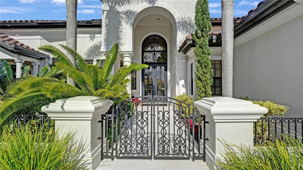 For Sale: $4,695,000 (5 beds, 5 baths, 6600 Square Feet)