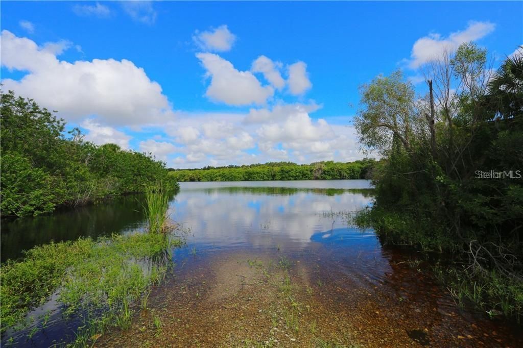 На продажу: $3,800,000 (51.45 acres)