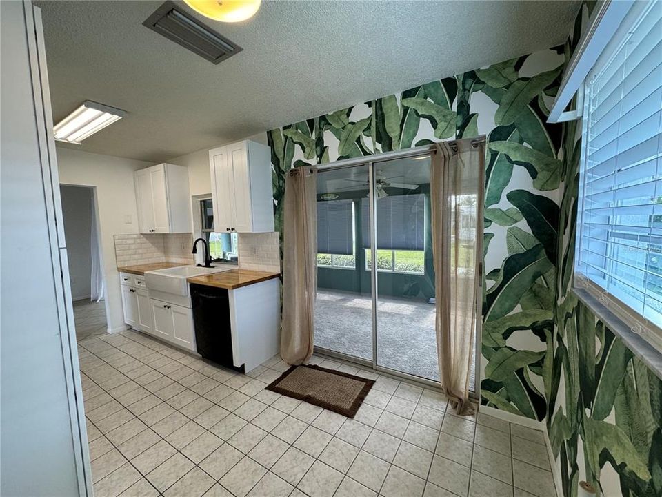 Active With Contract: $249,900 (2 beds, 2 baths, 1261 Square Feet)