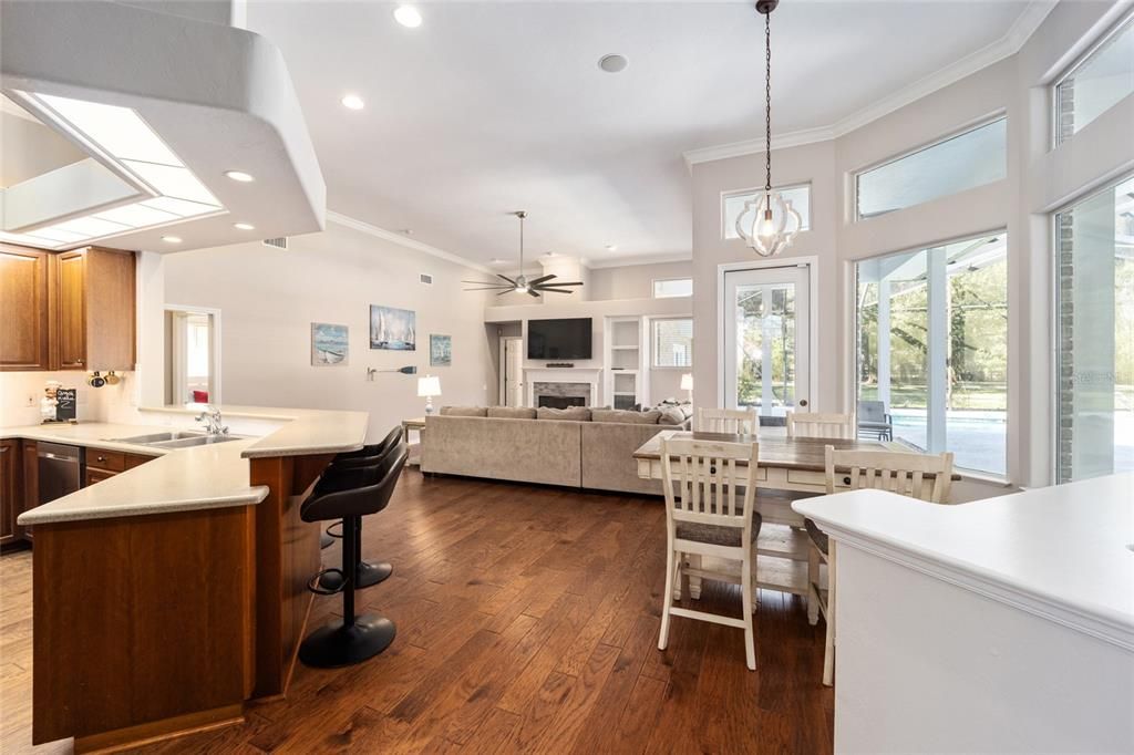 Recently Sold: $949,000 (5 beds, 3 baths, 3797 Square Feet)