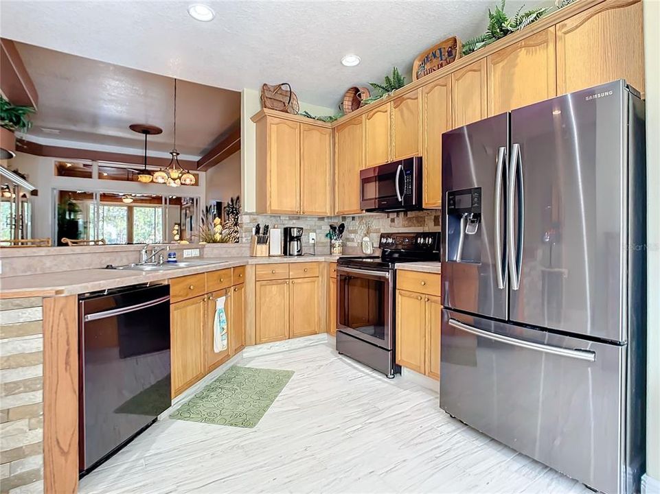 For Sale: $309,000 (2 beds, 2 baths, 1335 Square Feet)