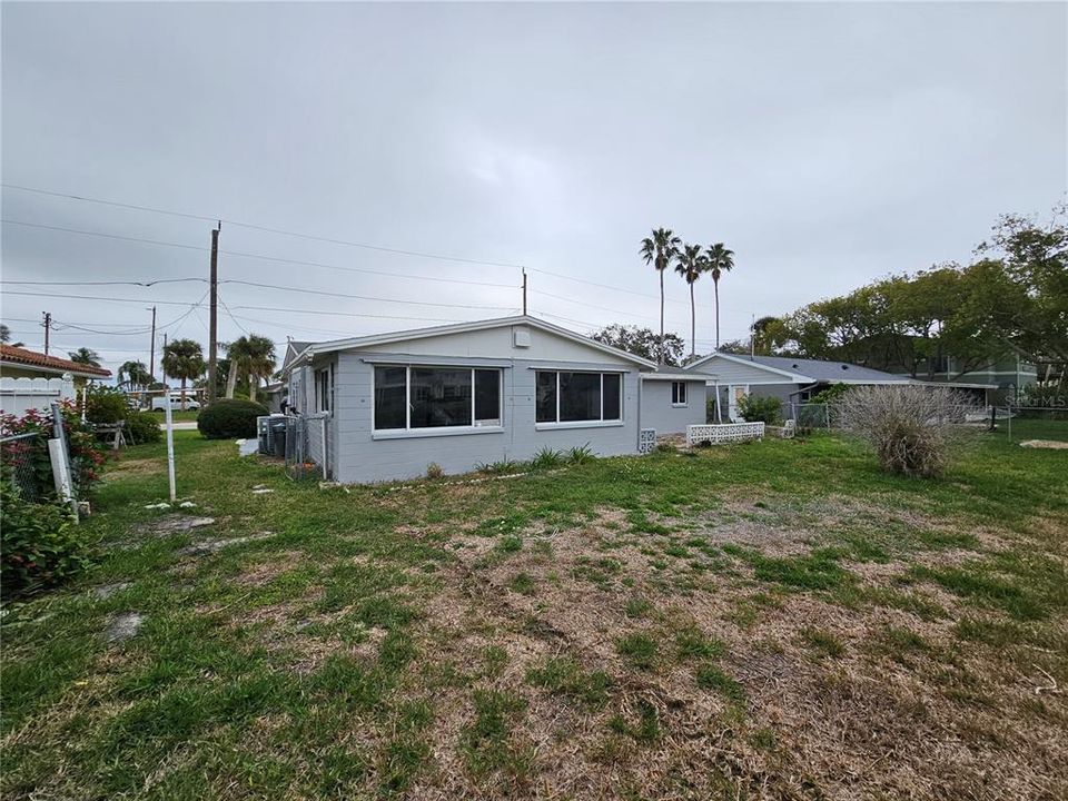 For Sale: $450,000 (3 beds, 2 baths, 1168 Square Feet)