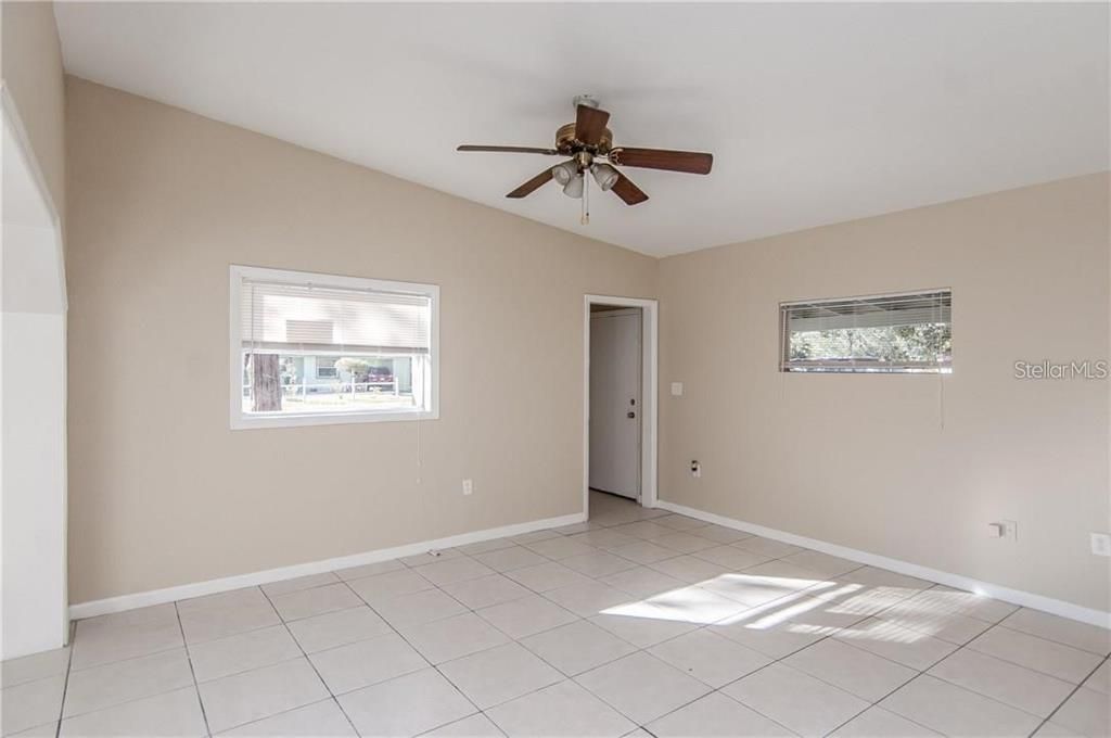 For Sale: $249,900 (3 beds, 2 baths, 1172 Square Feet)