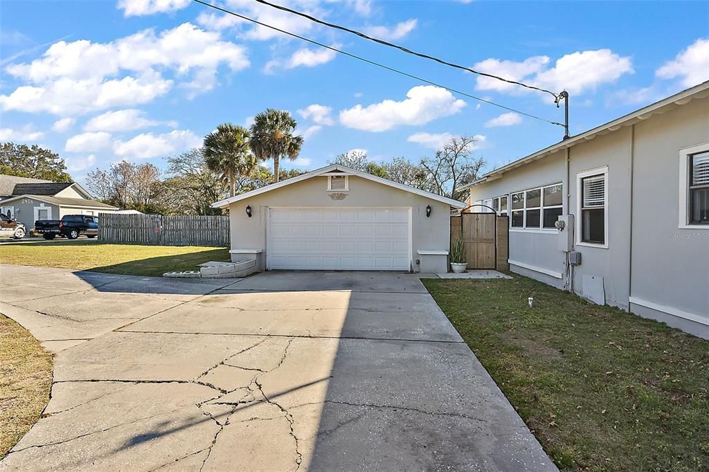 For Sale: $450,000 (3 beds, 1 baths, 2241 Square Feet)