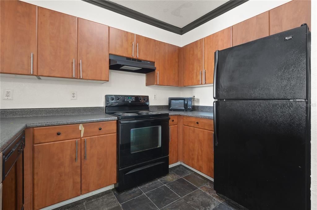 For Sale: $192,500 (1 beds, 1 baths, 739 Square Feet)