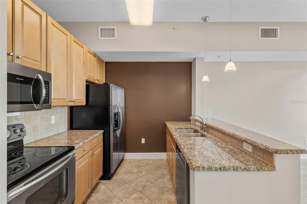 For Sale: $221,500 (1 beds, 1 baths, 644 Square Feet)