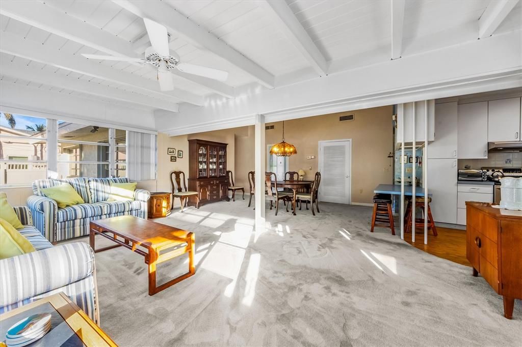 Recently Sold: $1,350,000 (4 beds, 2 baths, 1735 Square Feet)