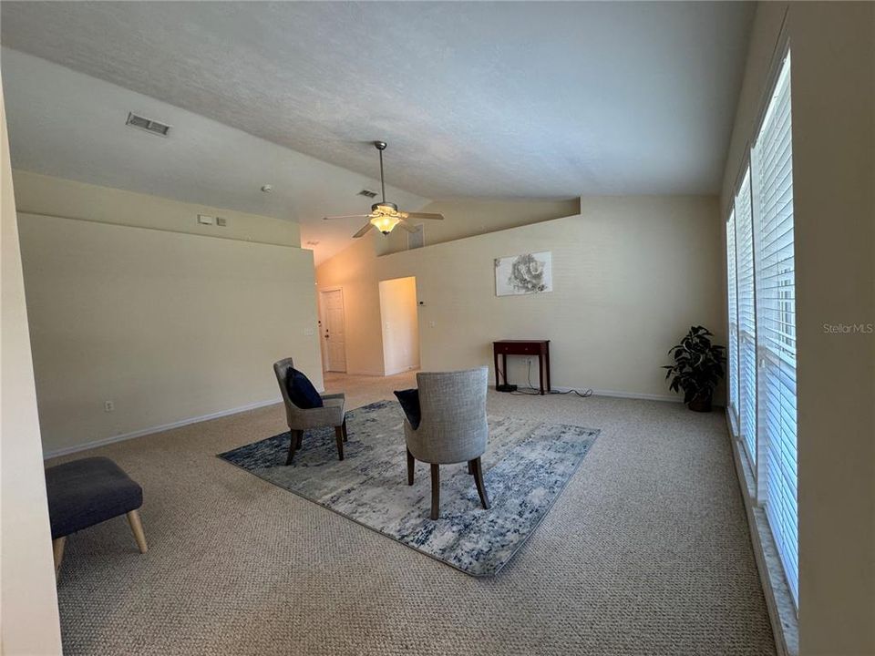 For Sale: $305,000 (3 beds, 2 baths, 1641 Square Feet)