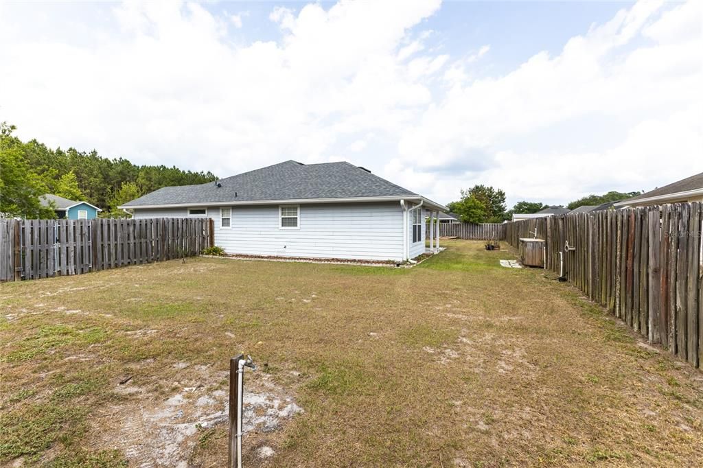 For Sale: $305,000 (3 beds, 2 baths, 1641 Square Feet)