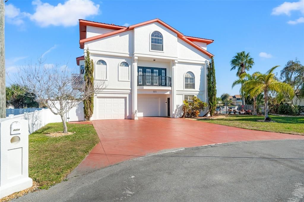 For Sale: $1,199,000 (3 beds, 2 baths, 2296 Square Feet)