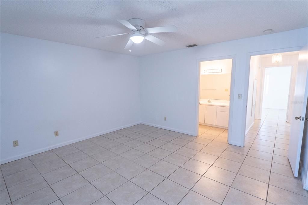 For Sale: $159,999 (2 beds, 2 baths, 1073 Square Feet)