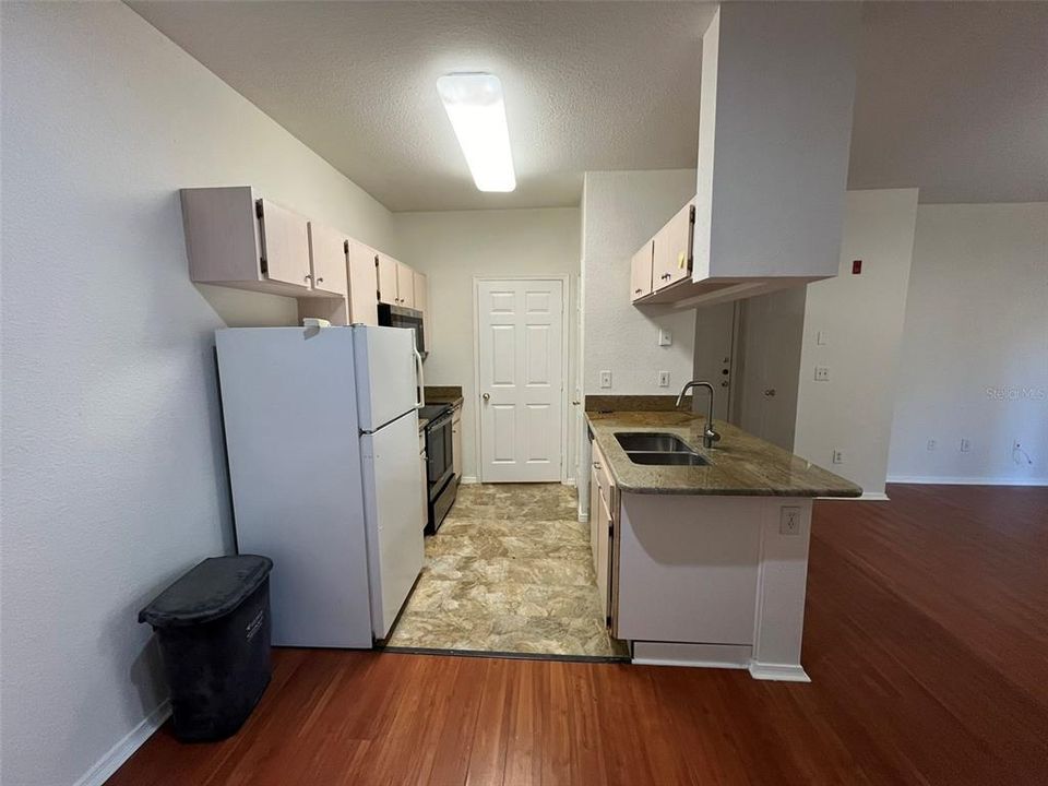 For Sale: $165,900 (1 beds, 1 baths, 730 Square Feet)