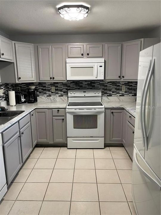 Active With Contract: $1,900 (2 beds, 2 baths, 1070 Square Feet)
