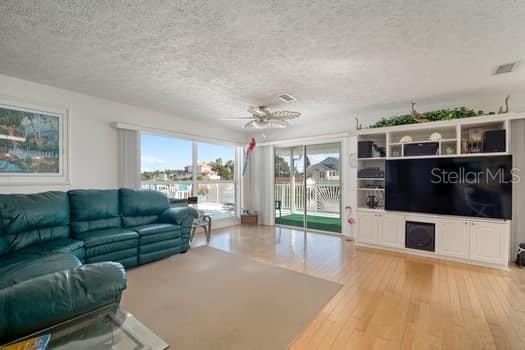 For Sale: $1,150,000 (3 beds, 3 baths, 1922 Square Feet)