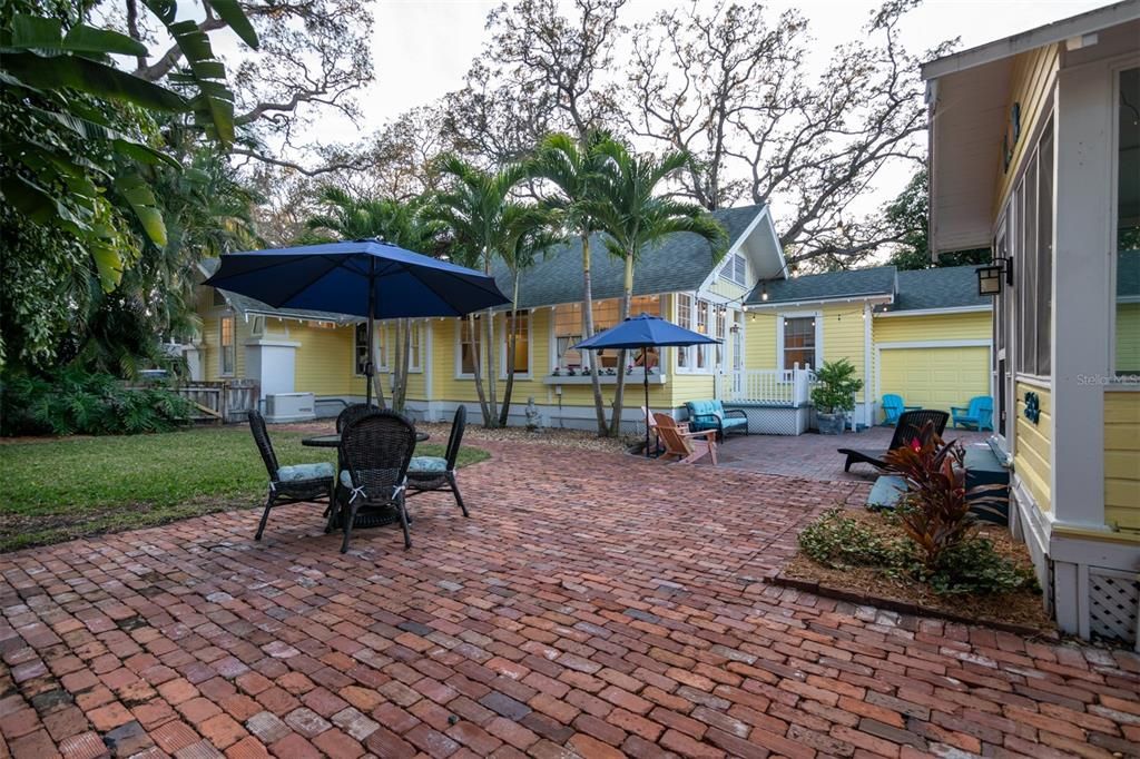 Recently Sold: $1,600,000 (5 beds, 3 baths, 2313 Square Feet)