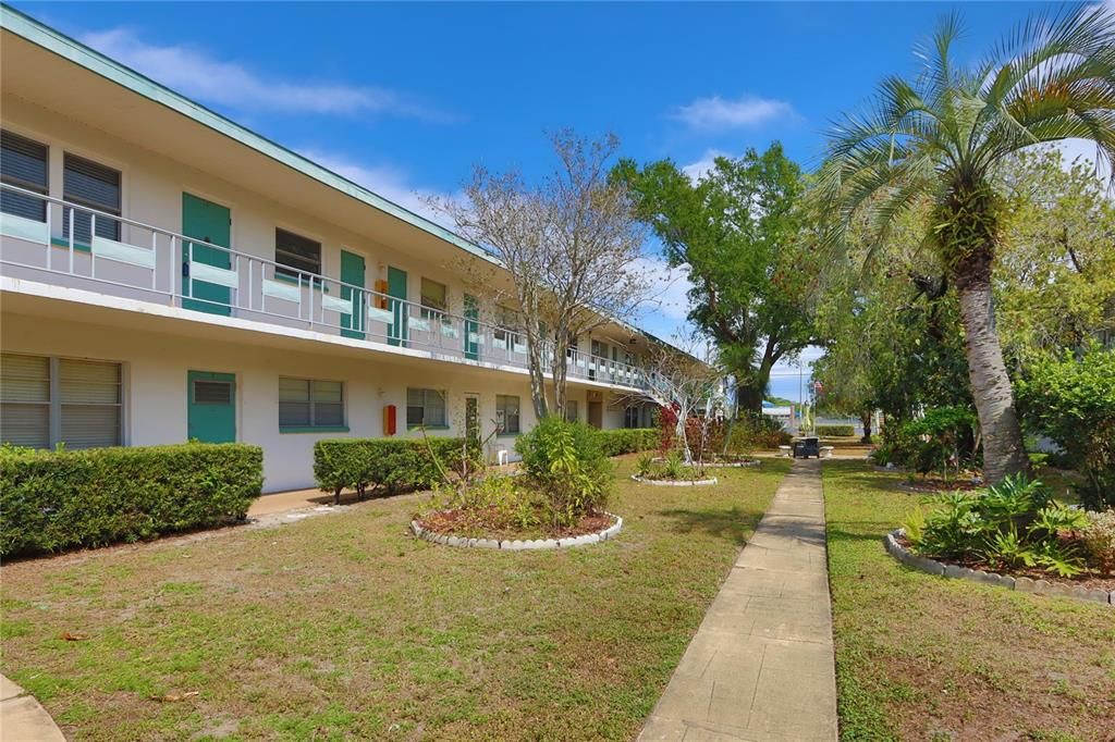 Recently Rented: $1,595 (2 beds, 2 baths, 870 Square Feet)