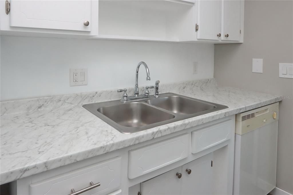 Recently Rented: $1,595 (2 beds, 2 baths, 870 Square Feet)