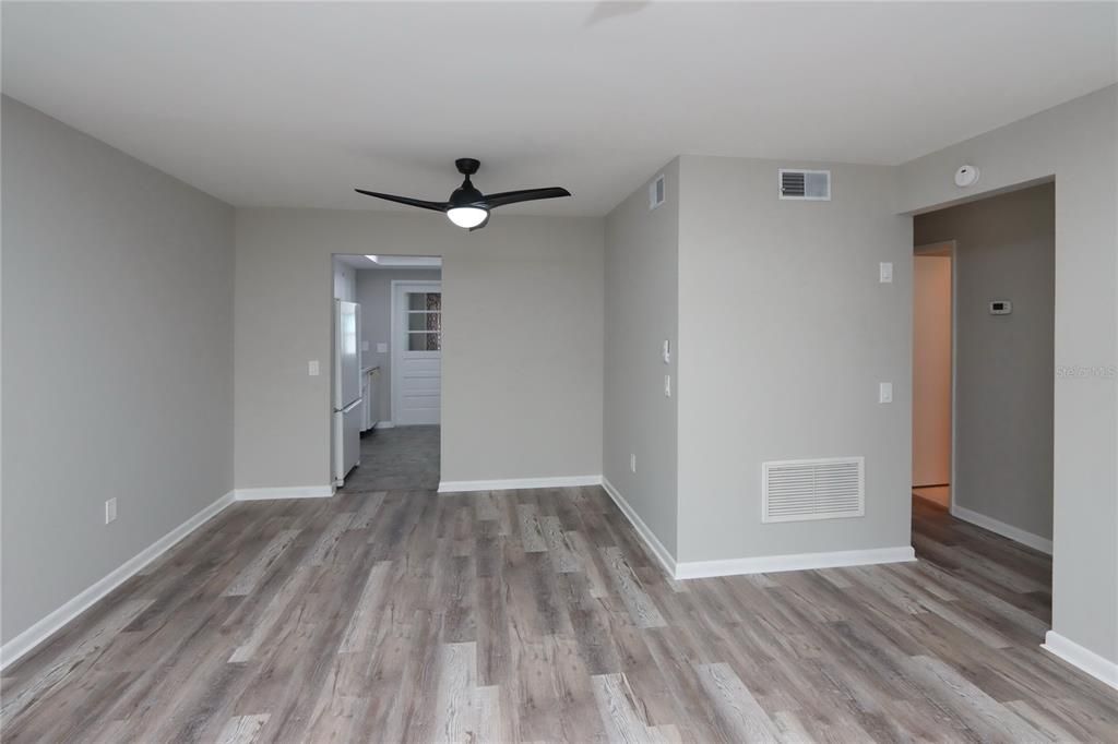 Recently Rented: $1,595 (2 beds, 2 baths, 870 Square Feet)