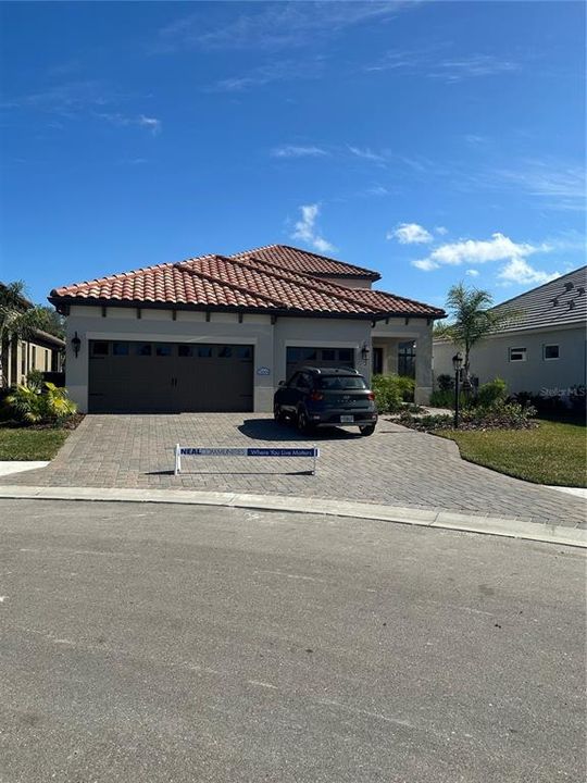 Vendido Recientemente: $1,029,432 (4 camas, 3 baños, 3164 Pies cuadrados)