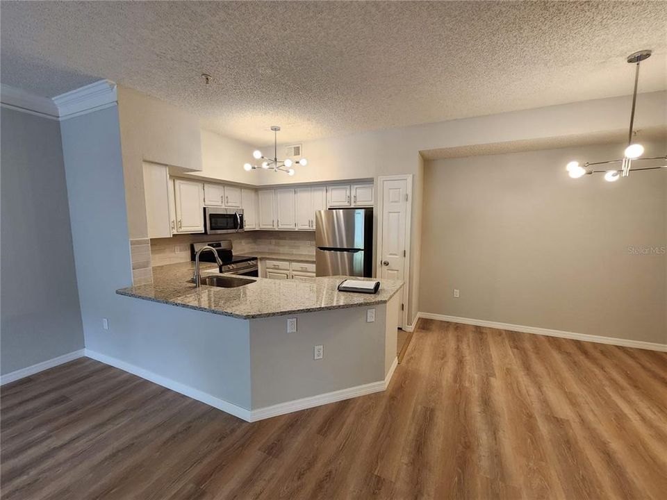 Active With Contract: $224,900 (1 beds, 1 baths, 789 Square Feet)