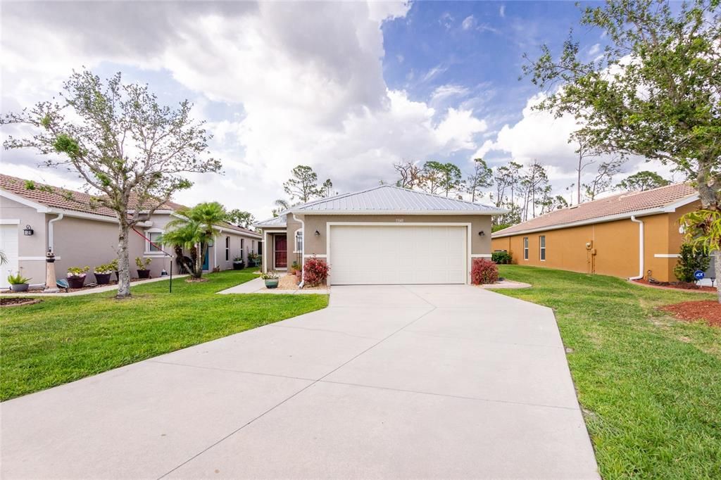 Recently Sold: $300,000 (3 beds, 2 baths, 1296 Square Feet)