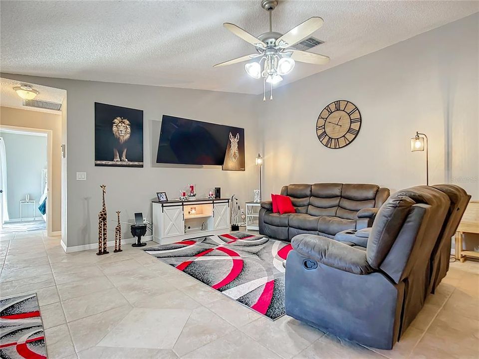 Recently Sold: $240,000 (2 beds, 2 baths, 1021 Square Feet)