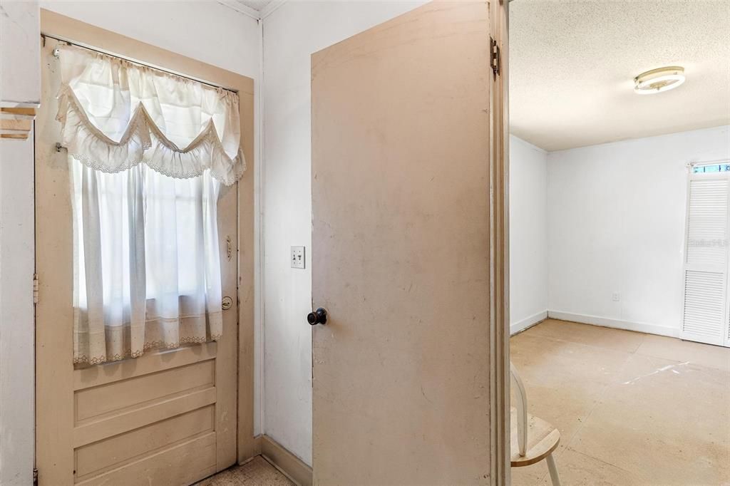 Active With Contract: $115,000 (3 beds, 1 baths, 1491 Square Feet)