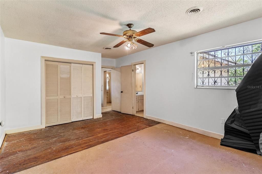 Recently Sold: $115,000 (3 beds, 1 baths, 1491 Square Feet)