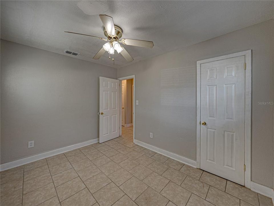 Active With Contract: $184,900 (3 beds, 1 baths, 792 Square Feet)