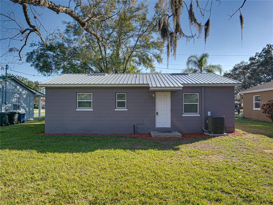 Active With Contract: $184,900 (3 beds, 1 baths, 792 Square Feet)