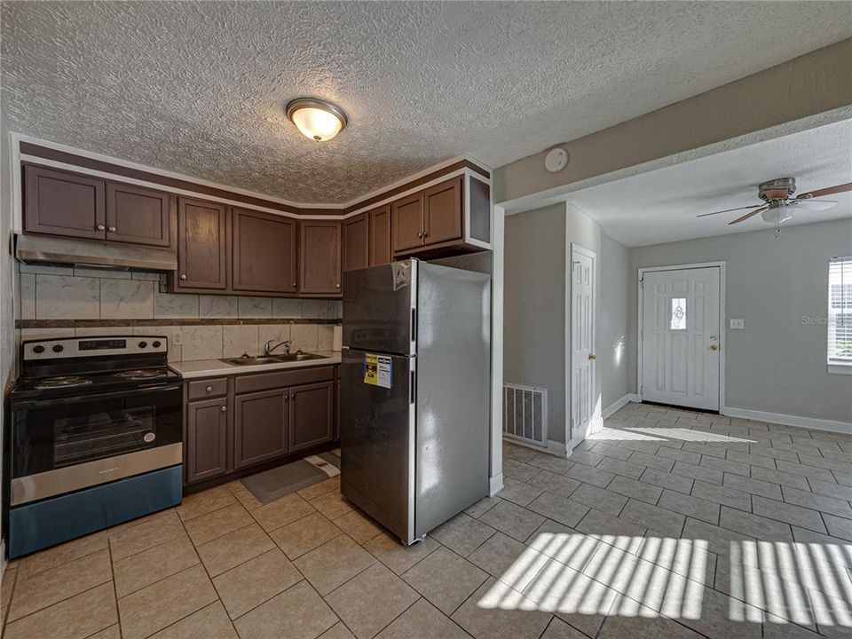 Active With Contract: $184,900 (3 beds, 1 baths, 792 Square Feet)