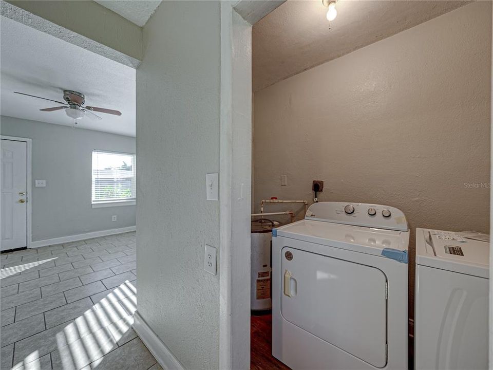 Active With Contract: $184,900 (3 beds, 1 baths, 792 Square Feet)