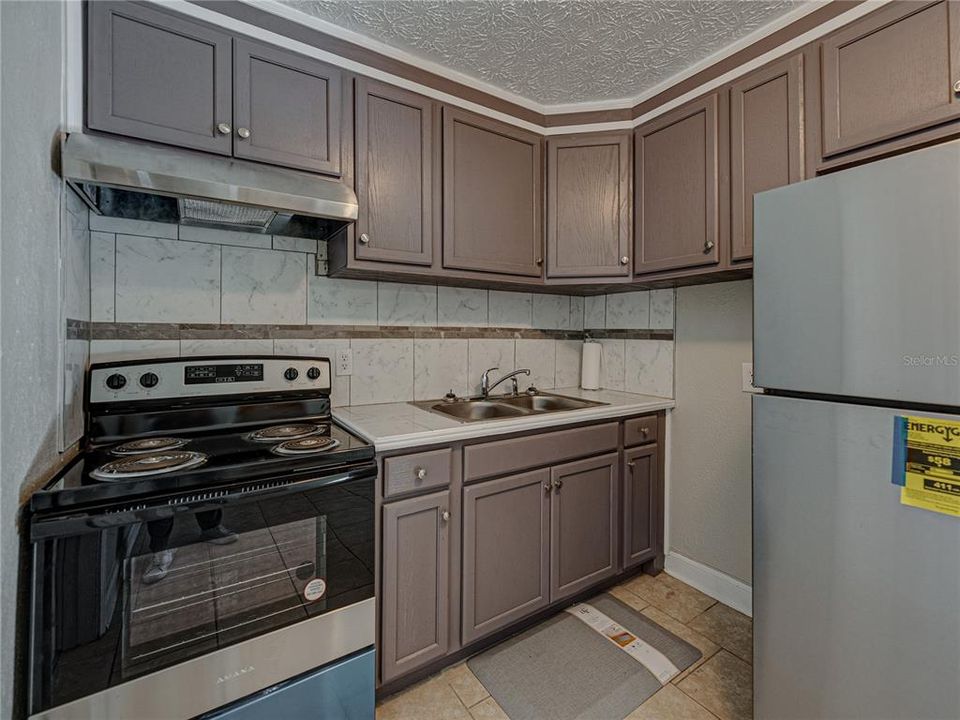 Active With Contract: $184,900 (3 beds, 1 baths, 792 Square Feet)