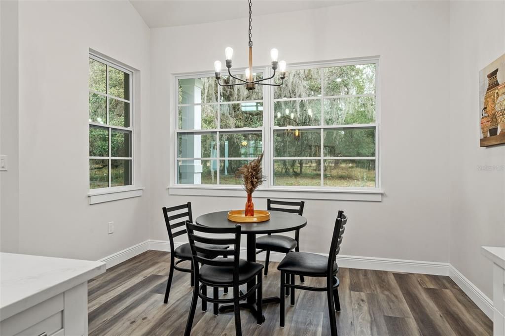 breakfast nook/ eat in space in Kitchen