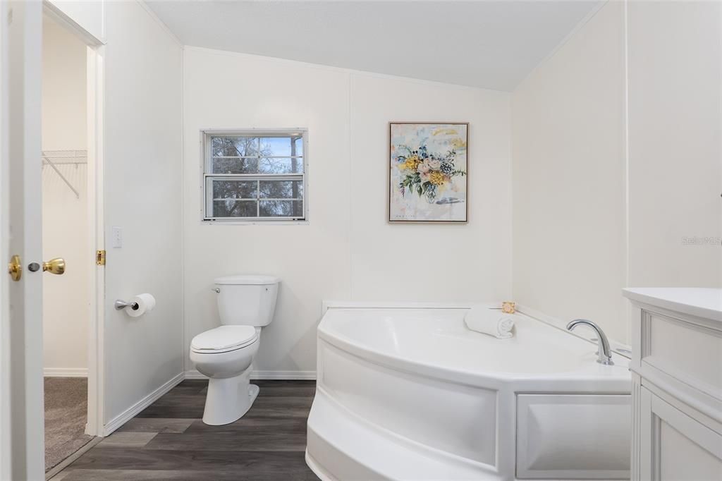 最近售出: $338,000 (4 贝兹, 2 浴室, 2052 平方英尺)