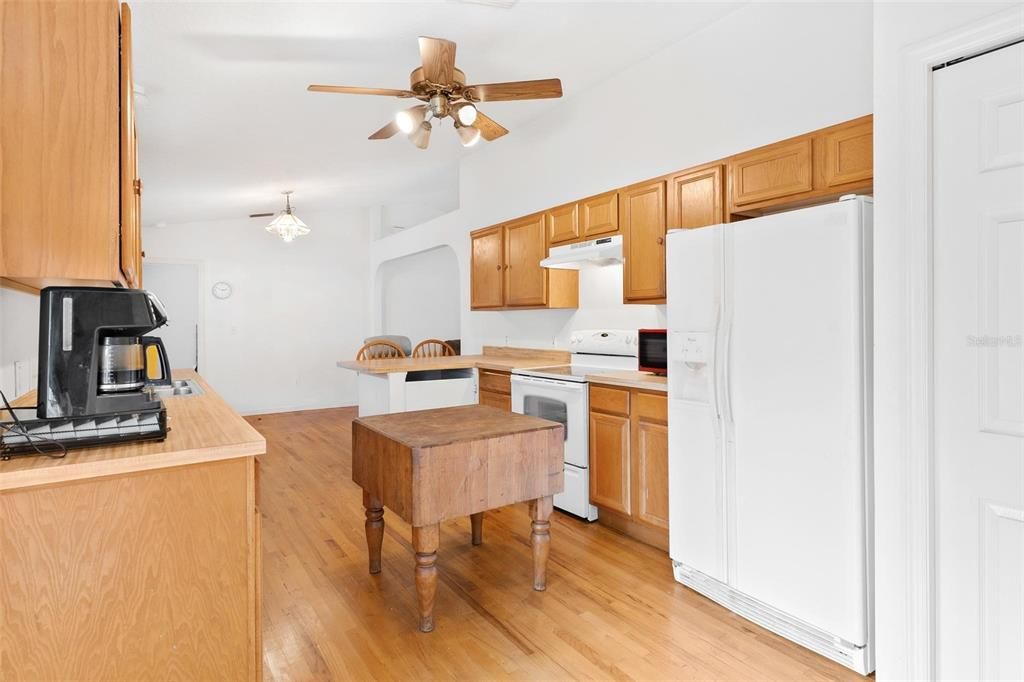 For Sale: $469,000 (2 beds, 2 baths, 1337 Square Feet)