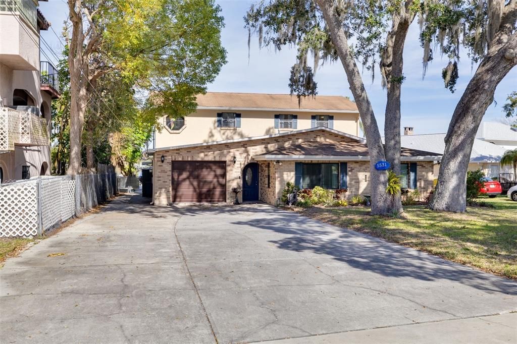 For Sale: $1,500,000 (4 beds, 2 baths, 3258 Square Feet)