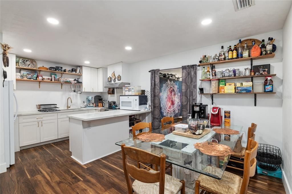 Recently Sold: $255,000 (3 beds, 2 baths, 1300 Square Feet)