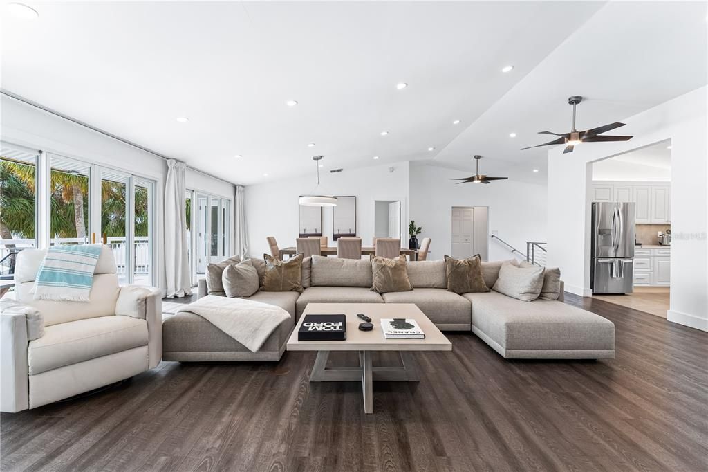 Recently Sold: $2,200,000 (5 beds, 3 baths, 4270 Square Feet)