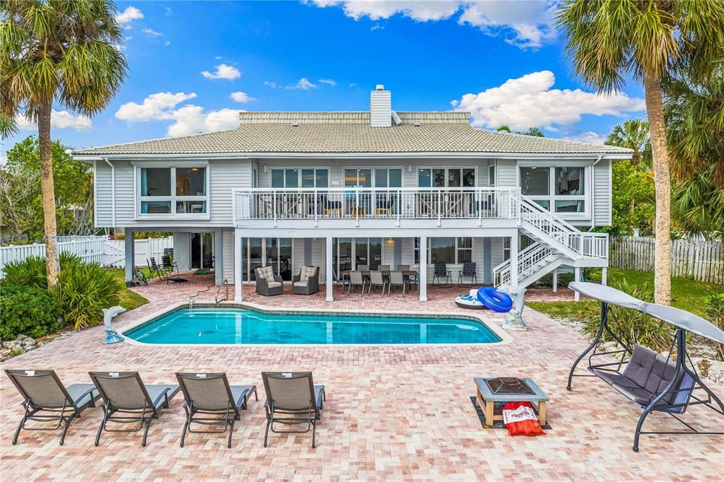 Recently Sold: $2,200,000 (5 beds, 3 baths, 4270 Square Feet)