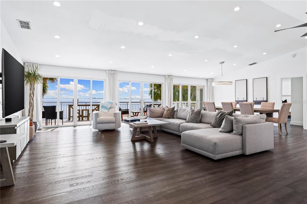 Recently Sold: $2,200,000 (5 beds, 3 baths, 4270 Square Feet)