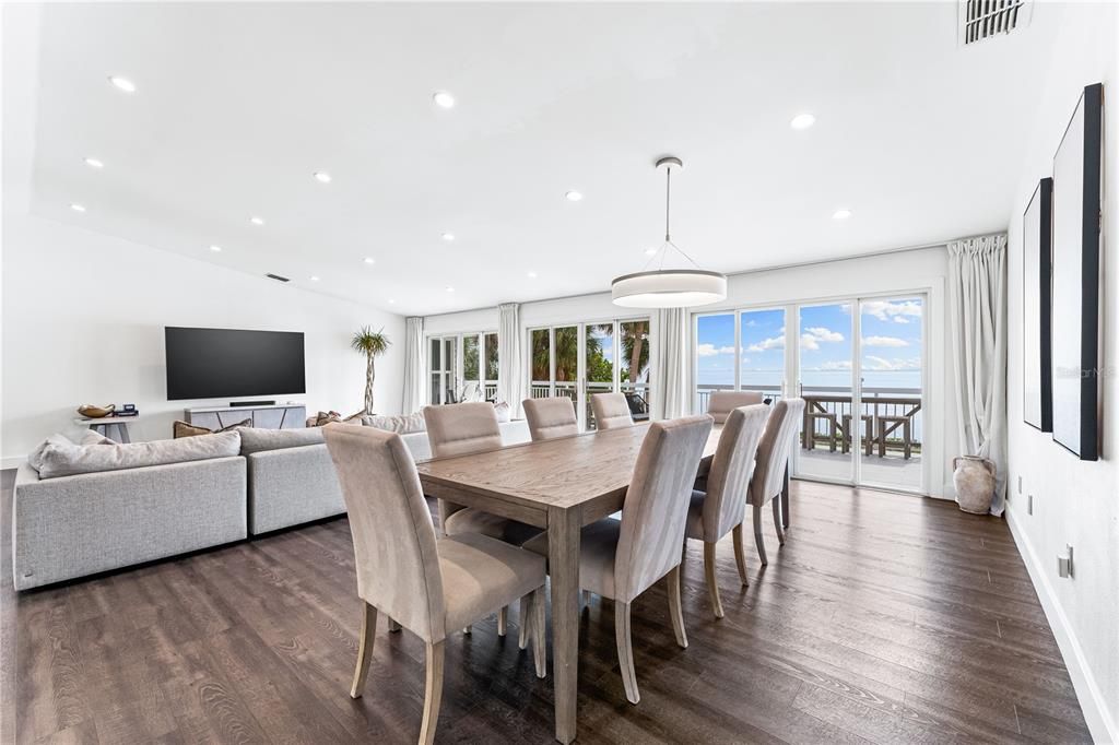 Recently Sold: $2,200,000 (5 beds, 3 baths, 4270 Square Feet)