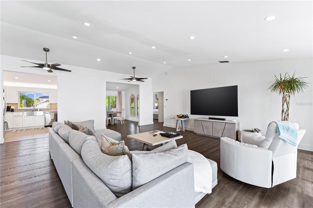 Recently Sold: $2,200,000 (5 beds, 3 baths, 4270 Square Feet)