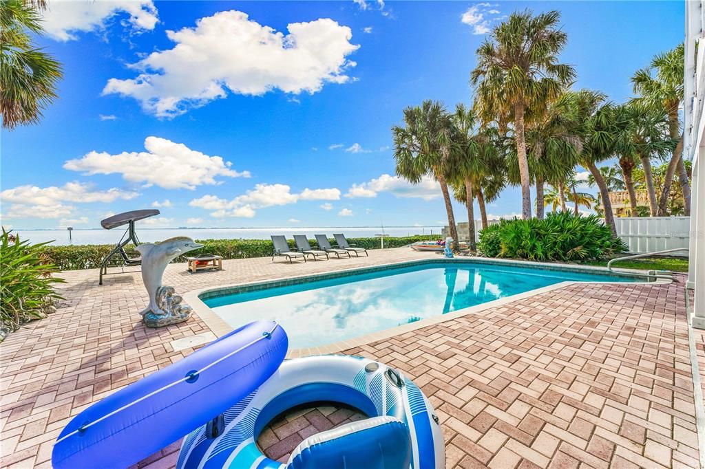 Recently Sold: $2,200,000 (5 beds, 3 baths, 4270 Square Feet)