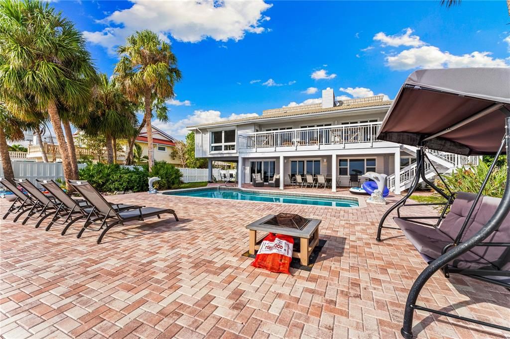 Recently Sold: $2,200,000 (5 beds, 3 baths, 4270 Square Feet)