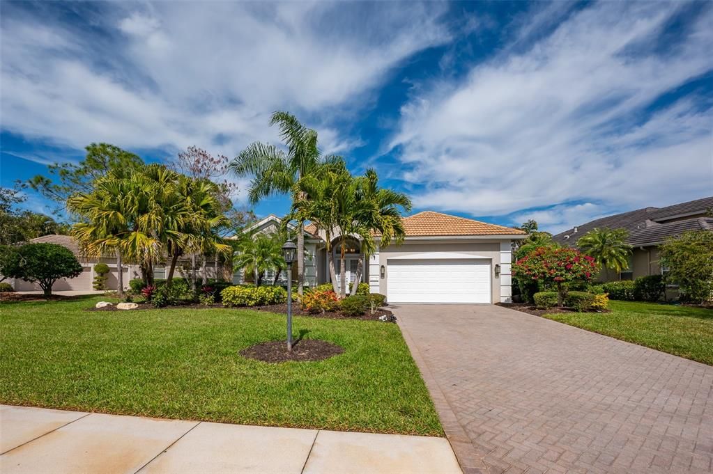 Recently Sold: $1,075,000 (2 beds, 2 baths, 2540 Square Feet)