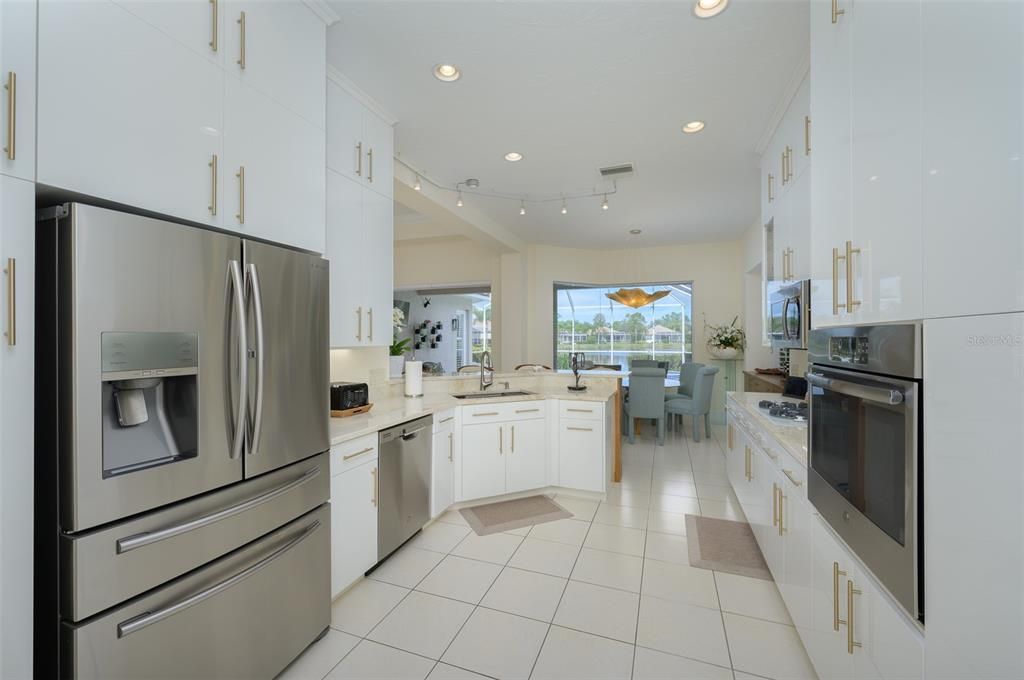 Recently Sold: $1,075,000 (2 beds, 2 baths, 2540 Square Feet)